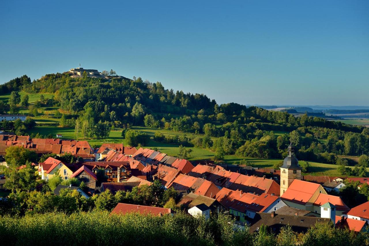 Landgasthof Zum Hirschen Hotell Kemnath Exteriör bild